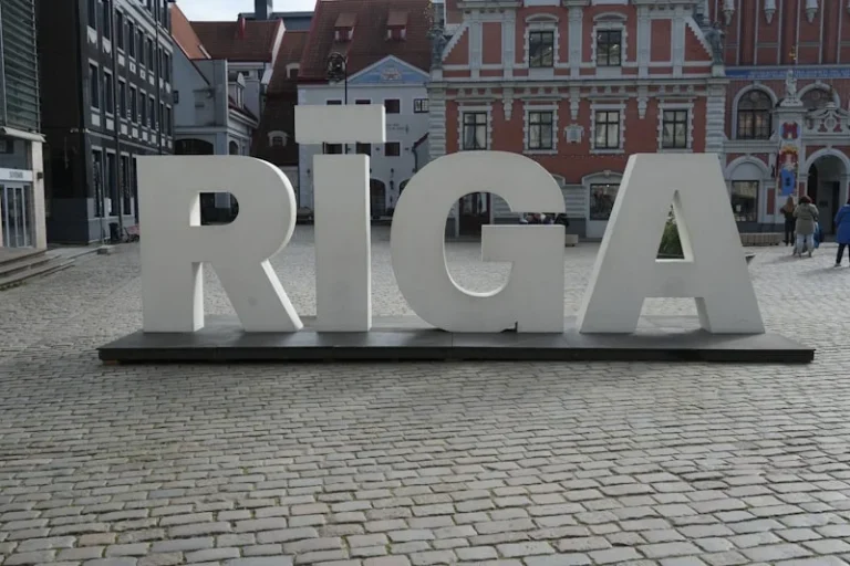 Iemīļotie "Straumes" varoņi atgriežas Rīgas ielās: kur tos atrast?