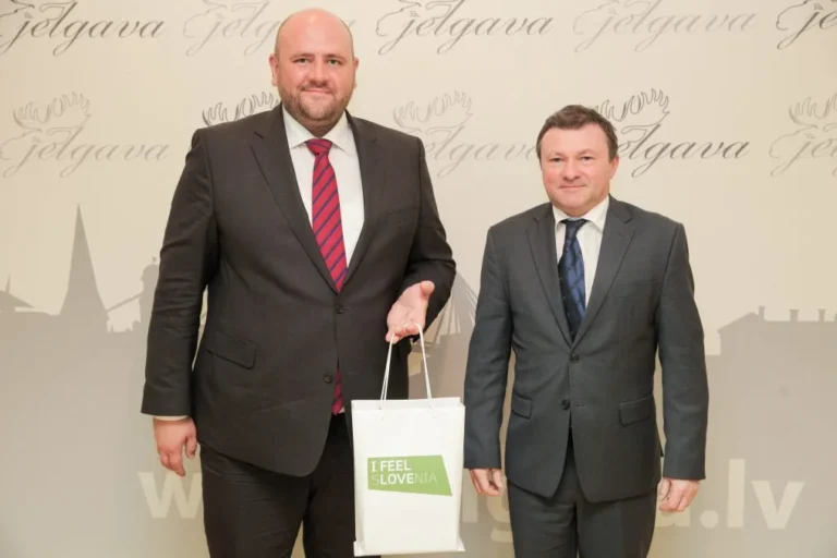 Jelgavas jumta dravas un skolas bites iepazīst Slovēnijas vēstnieks