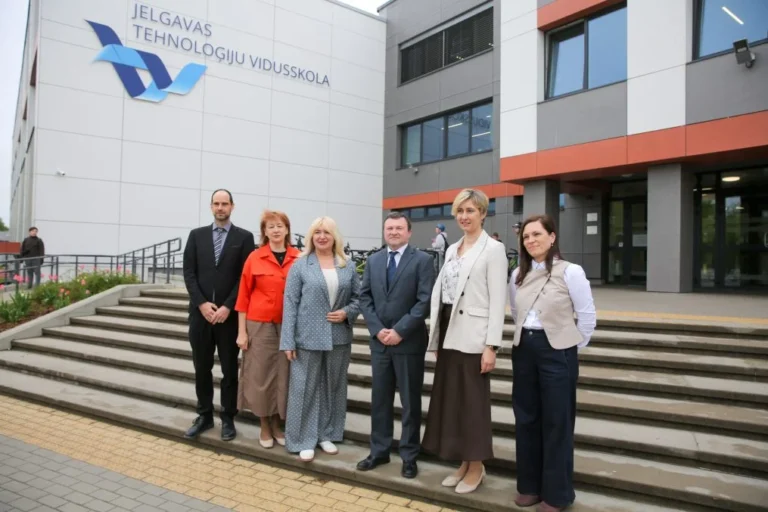 Jelgavas jumta dravas un skolas bites iepazīst Slovēnijas vēstnieks