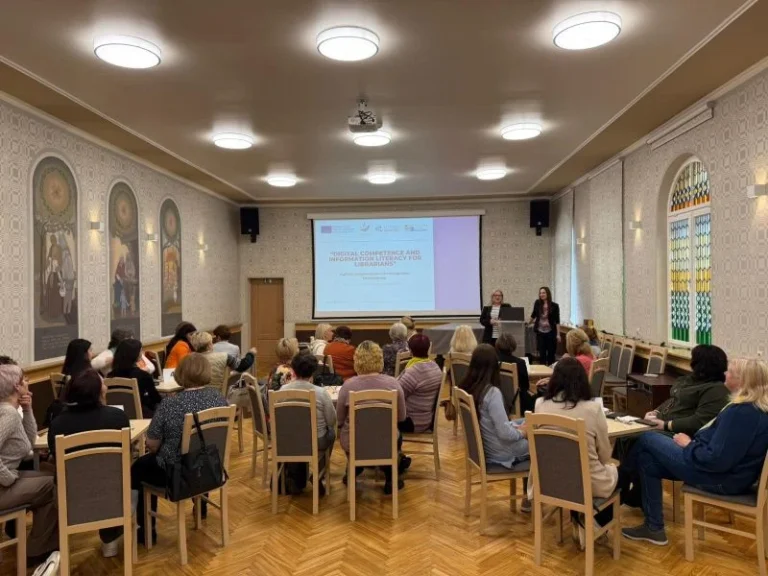 Jelgavas un Salaspils bibliotekāri stiprina prasmes darbā ar AI un medijpratību