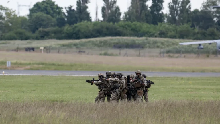 Madonas iedzīvotājus informē par vērienīgām NATO mācībām Ziemeļlatvijā