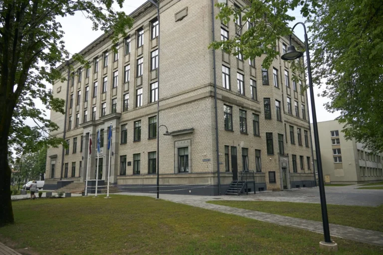 Rēzeknes skolās drošības dēļ maina mācību darba organizāciju