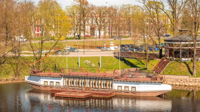 Soins de santé à Jelgava : s'orienter pendant les jours fériés de mai