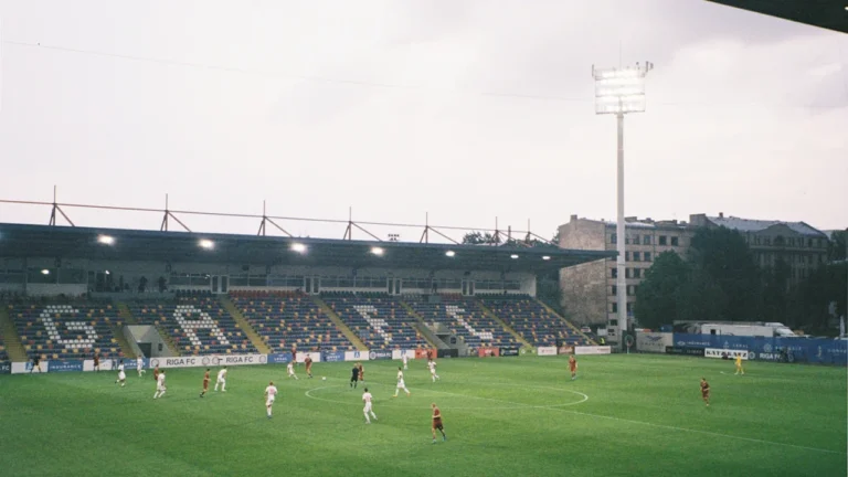 Futbola spēle stadionā Rīgā, gatavojoties gaidāmajai FIBA kvalifikācijas cīņai pret Austriju.