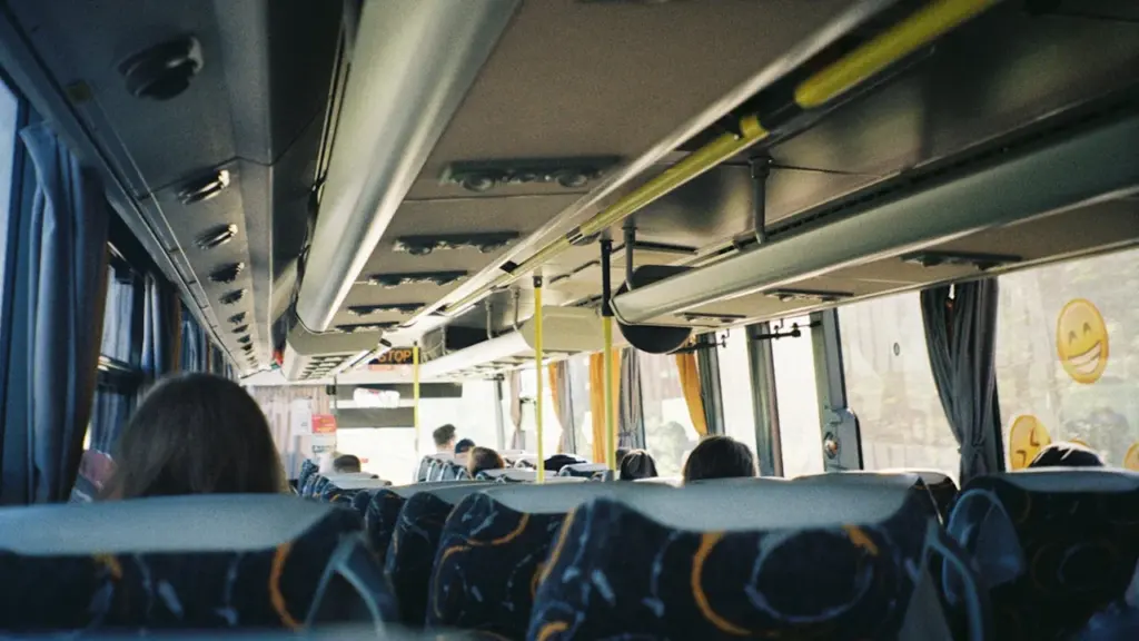 Autobusa salons ar sēdvietām, gatavojoties braucienam uz pasākumu Rēzeknē 12. augustā.