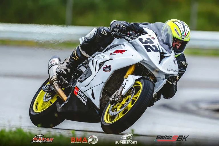 Jelgavnieks Ivo Vinniņš izcīna godalgoto trešo vietu motošosejas čempionāta posmā Igaunijā