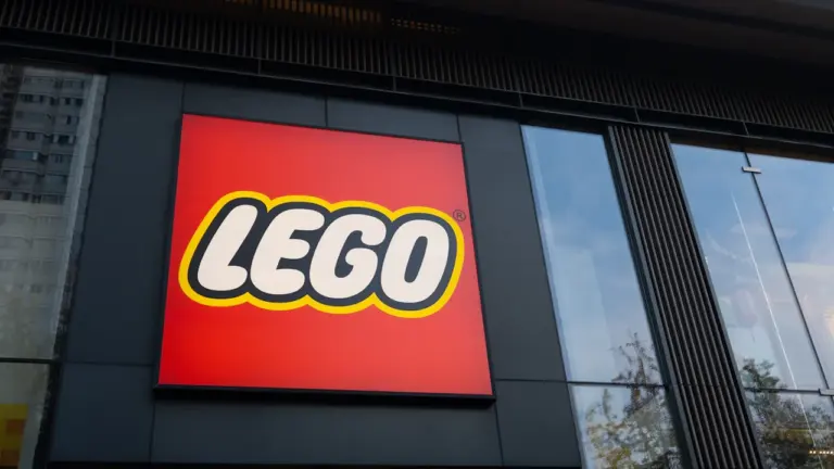 Nīcgalē jaunieši logo pārvērš sava centra stāstā